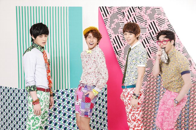 ZE:A スペシャルユニットZE:A 4U6月27日（木）ハイタッチ会に加え直筆